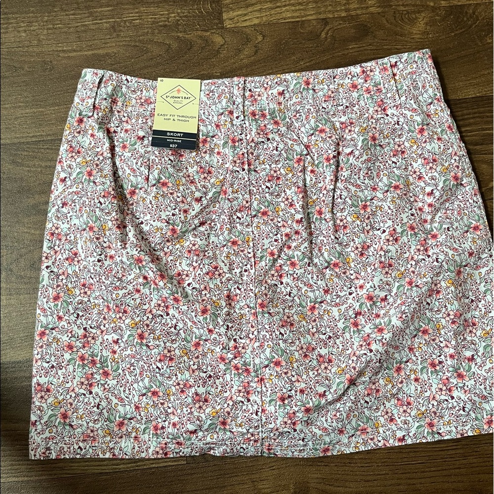 Brand new with tags ST JOHN’S BAY skort size medium